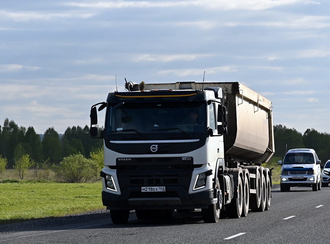 Кемеровская область, № М 218 ЕХ 142 — Volvo ('2010) FMX.460
