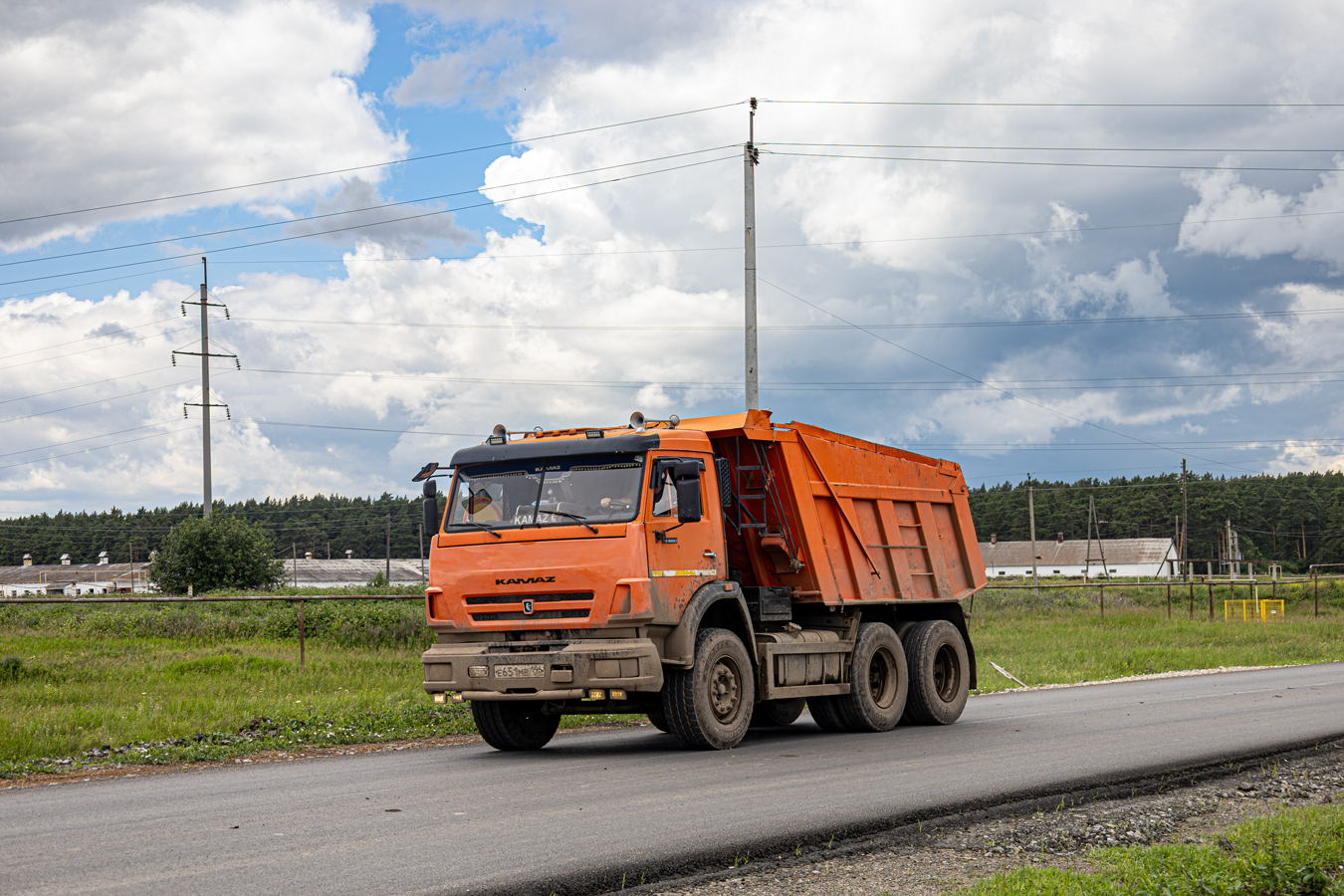 Свердловская область, № Е 651 МВ 196 — КамАЗ-65115 [651150]