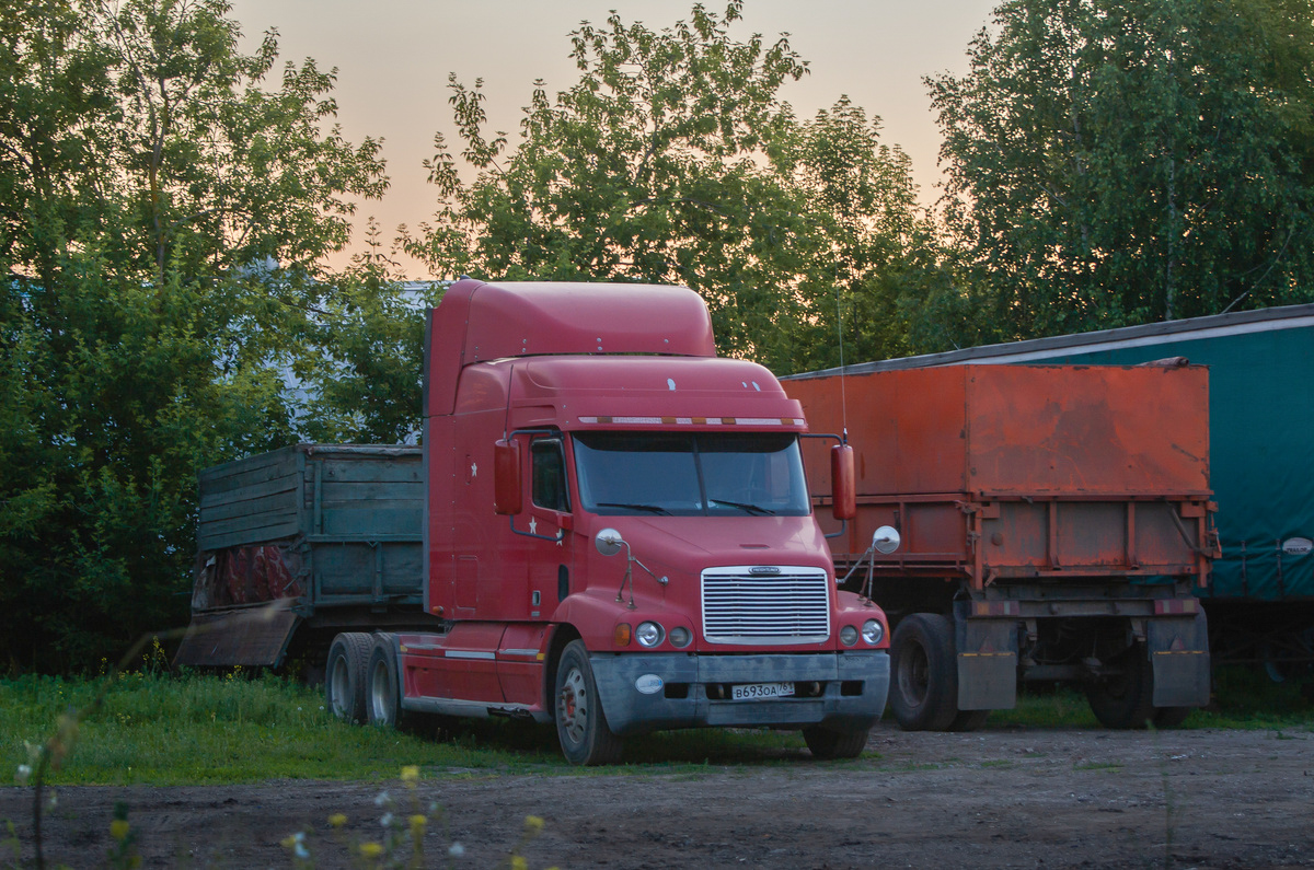 Тульская область, № В 693 ОА 761 — Freightliner Century Class