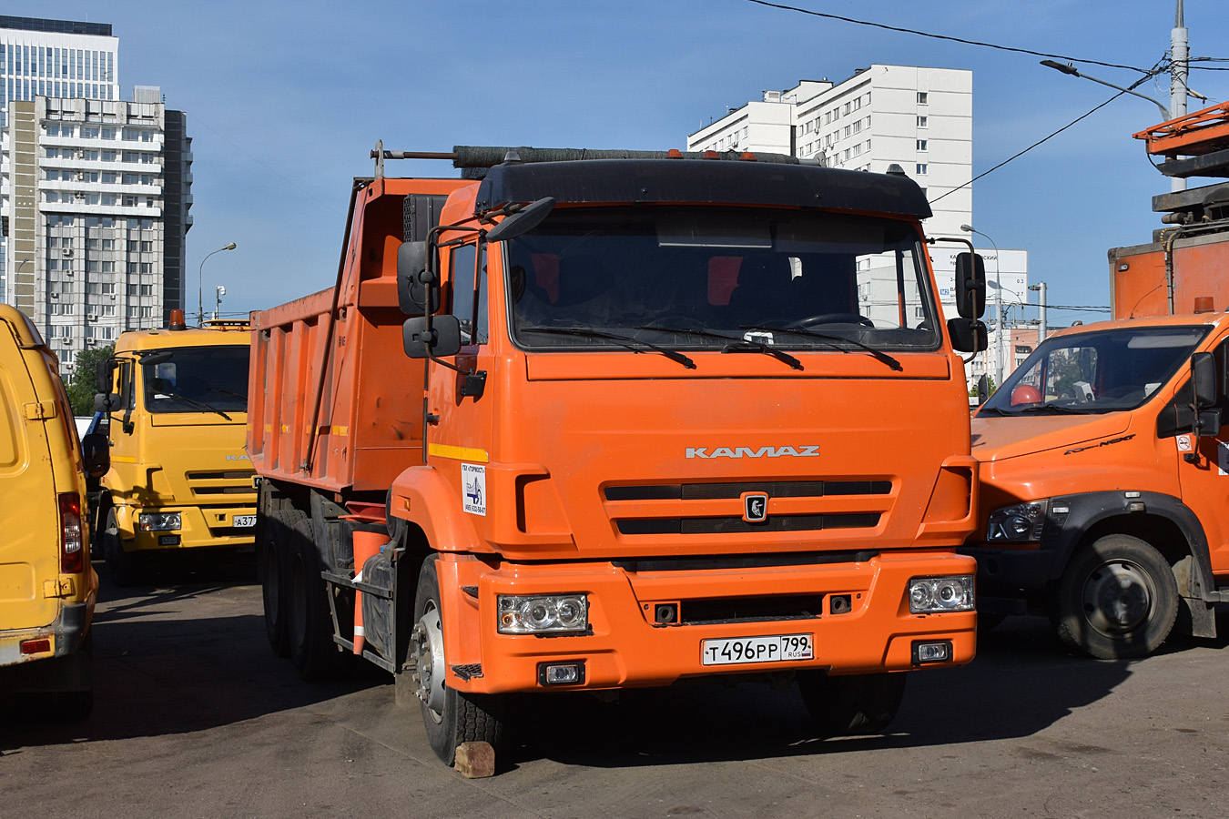Москва, № Т 496 РР 799 — КамАЗ-65115 (общая модель)
