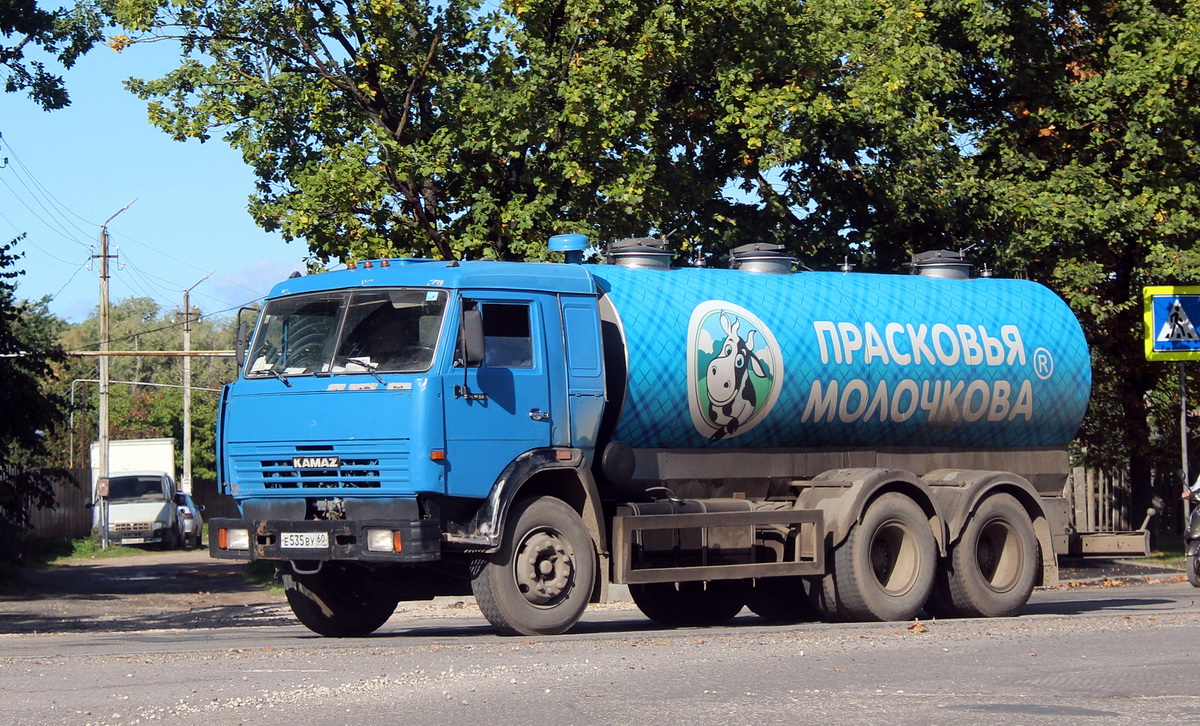 Псковская область, № Е 535 ВУ 60 — КамАЗ-53215-15 [53215R]