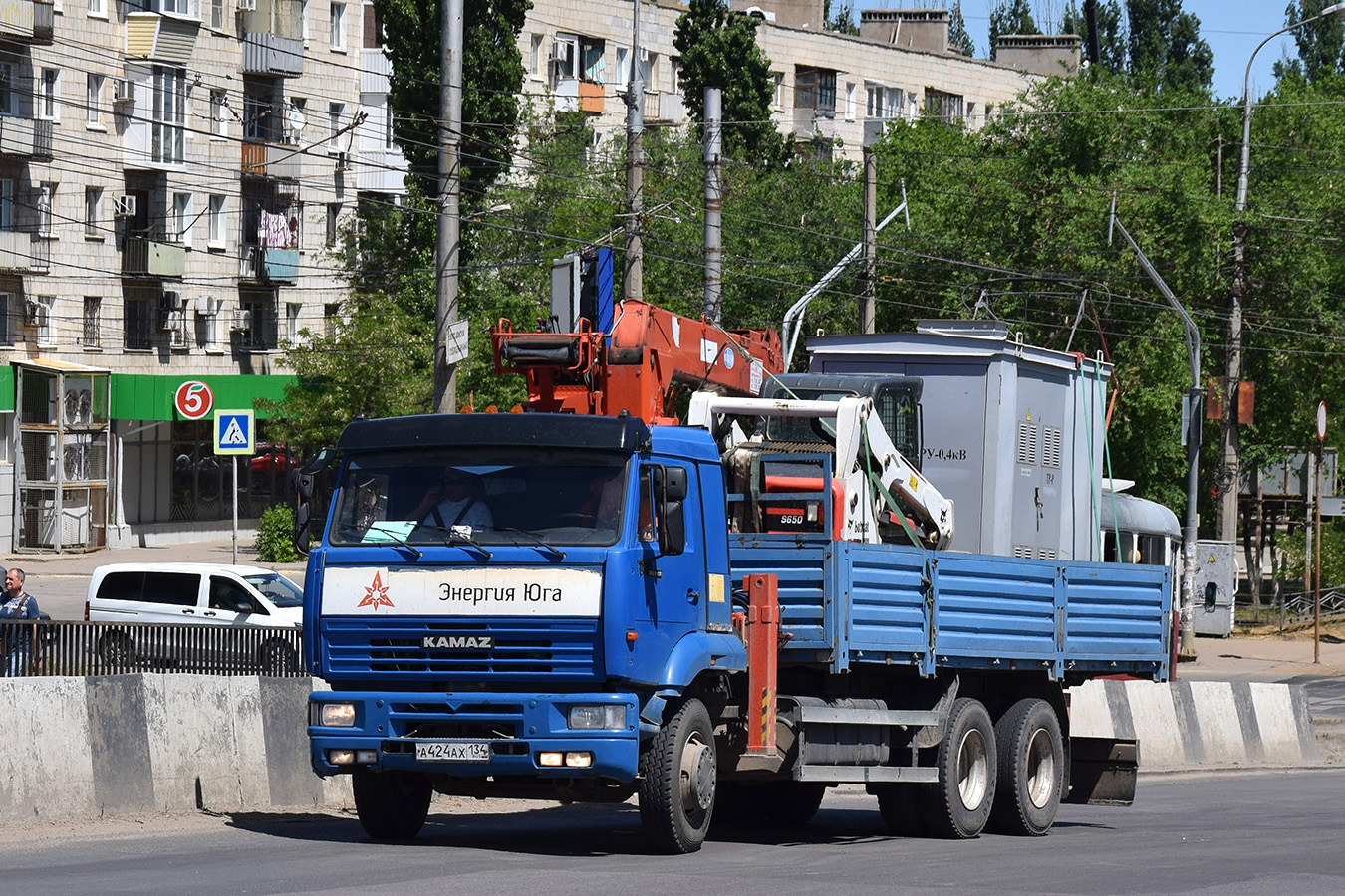 Волгоградская область, № А 424 АХ 134 — КамАЗ-65117 (общая модель)