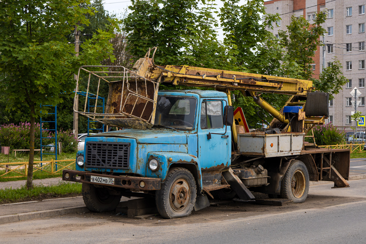Вологодская область, № В 402 МВ 35 — ГАЗ-33073