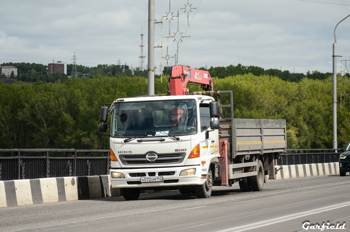 Кемеровская область, № Н 072 ОМ 142 — Hino 500
