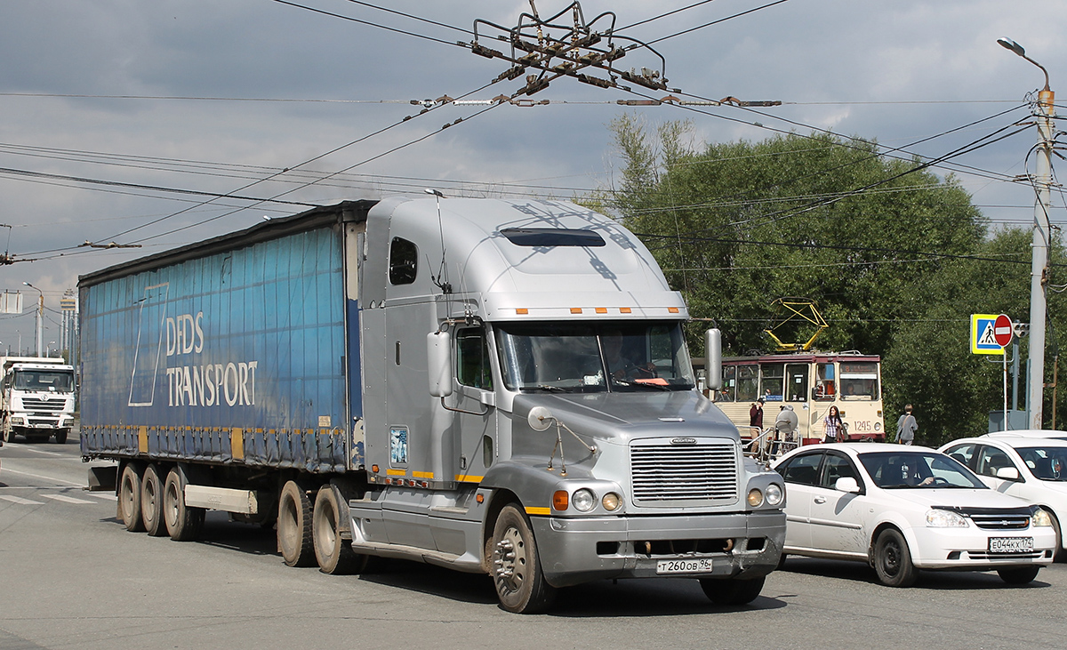 Свердловская область, № Т 260 ОВ 96 — Freightliner Century Class
