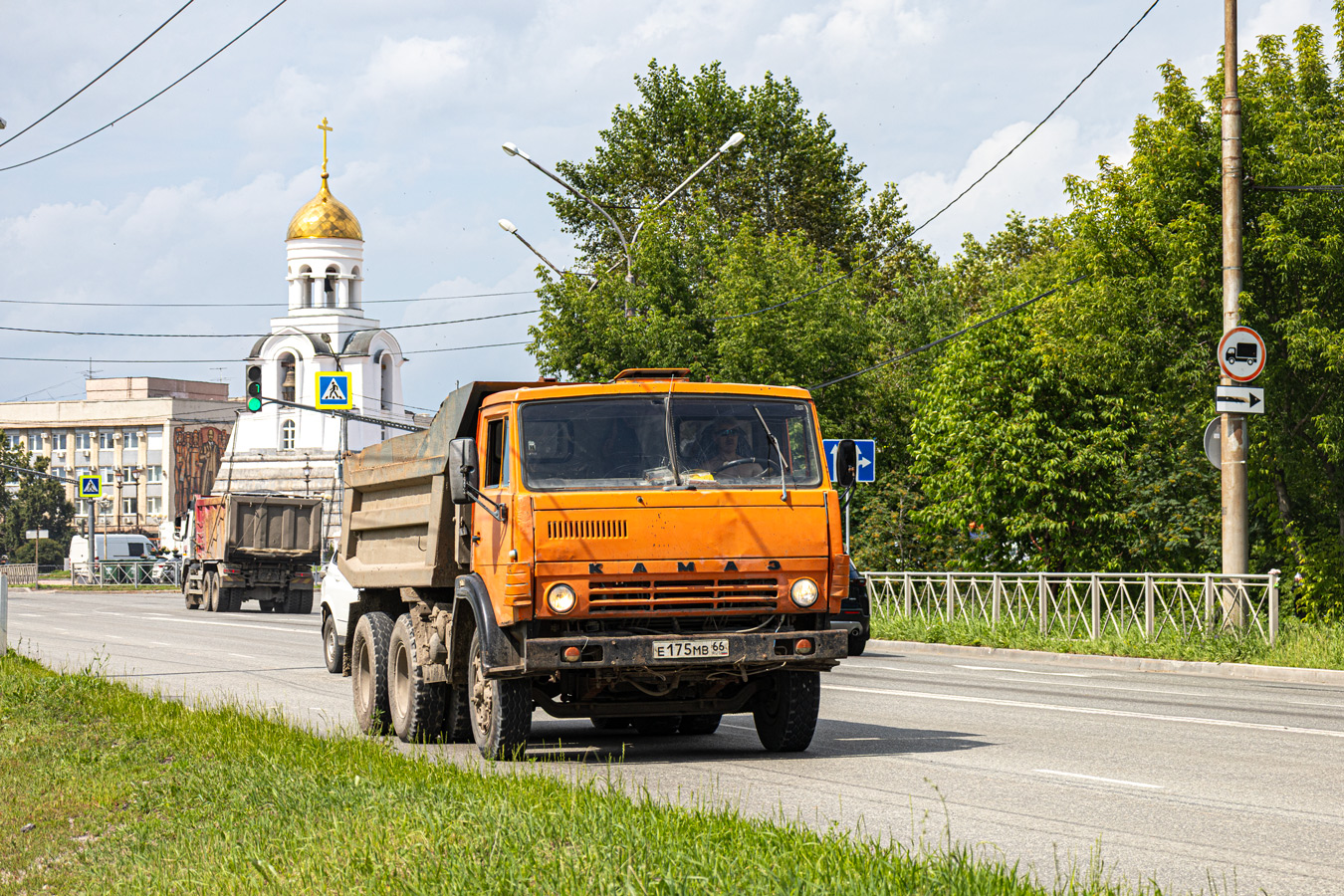 Свердловская область, № Е 175 МВ 66 — КамАЗ-5511