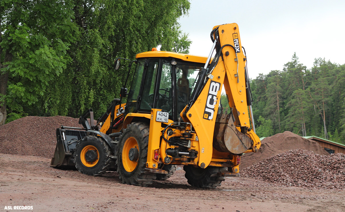 Карелия, № 4042 КН 10 — JCB 3CX