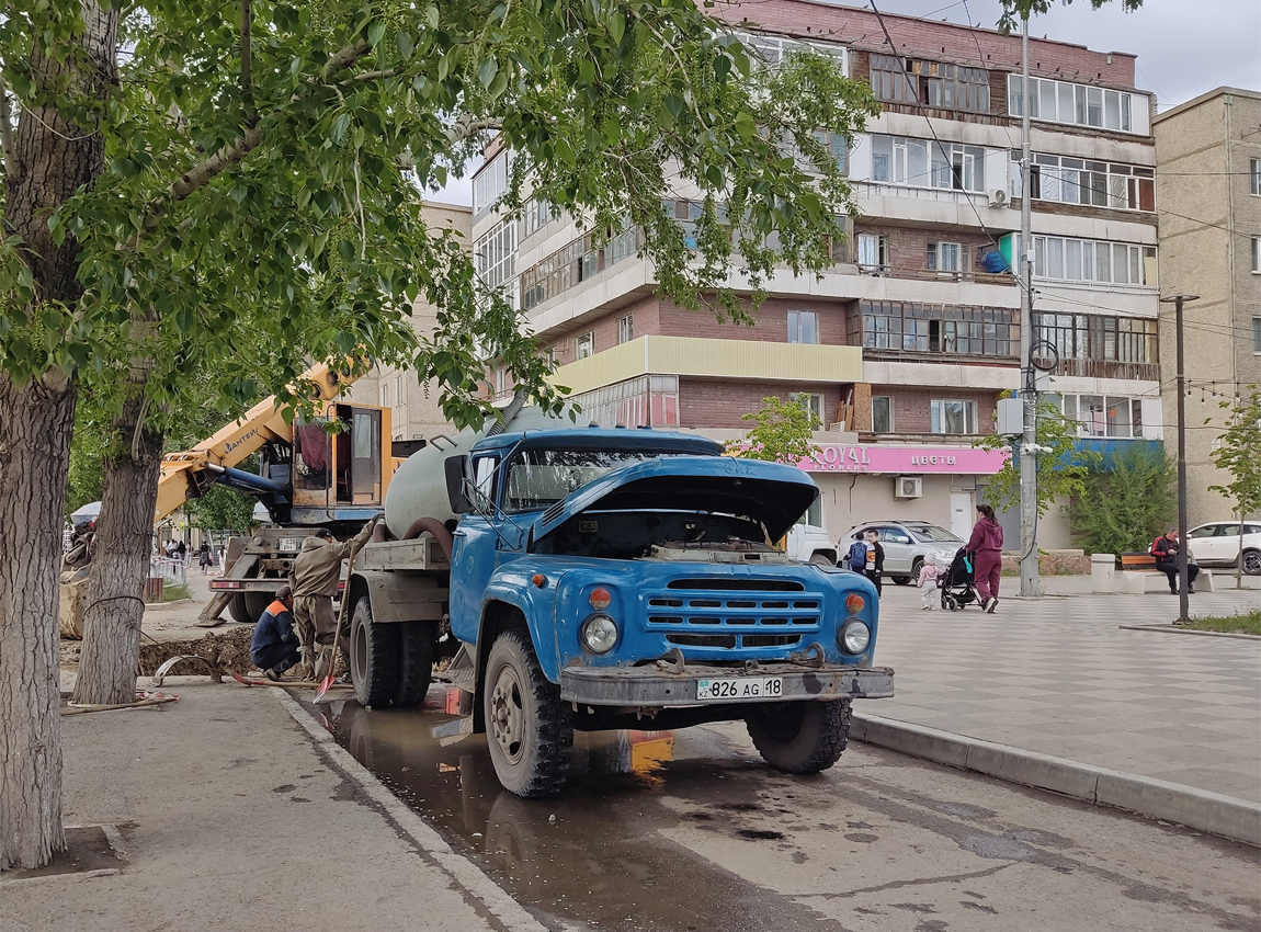 Абайская область, № 826 AG 18 — ЗИЛ-431412