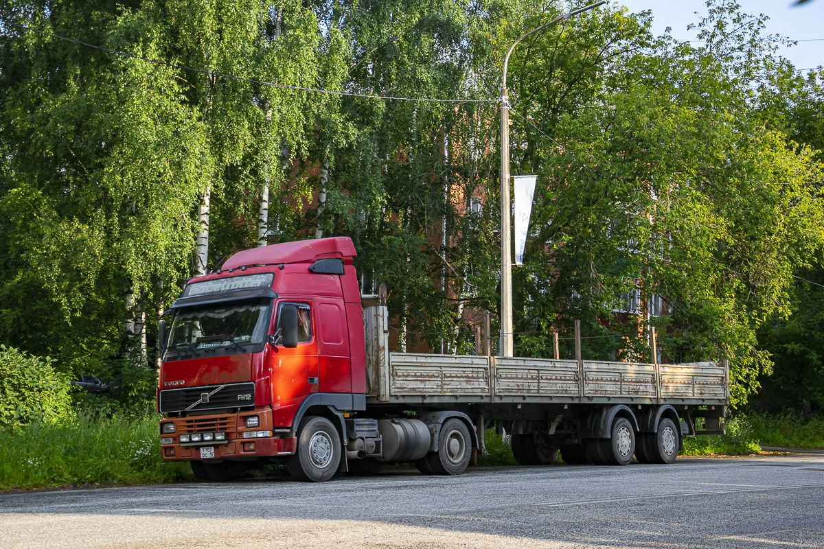 Удмуртия, № Т 957 ОС 18 — Volvo ('1993) FH12.420