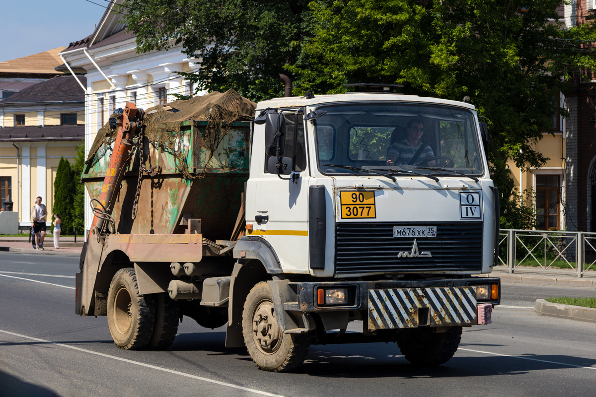 Вологодская область, № М 676 ХК 35 — МАЗ-4380P2