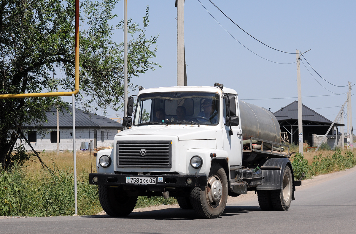 Алматинская область, № 758 BKX 05 — ГАЗ (общая модель)