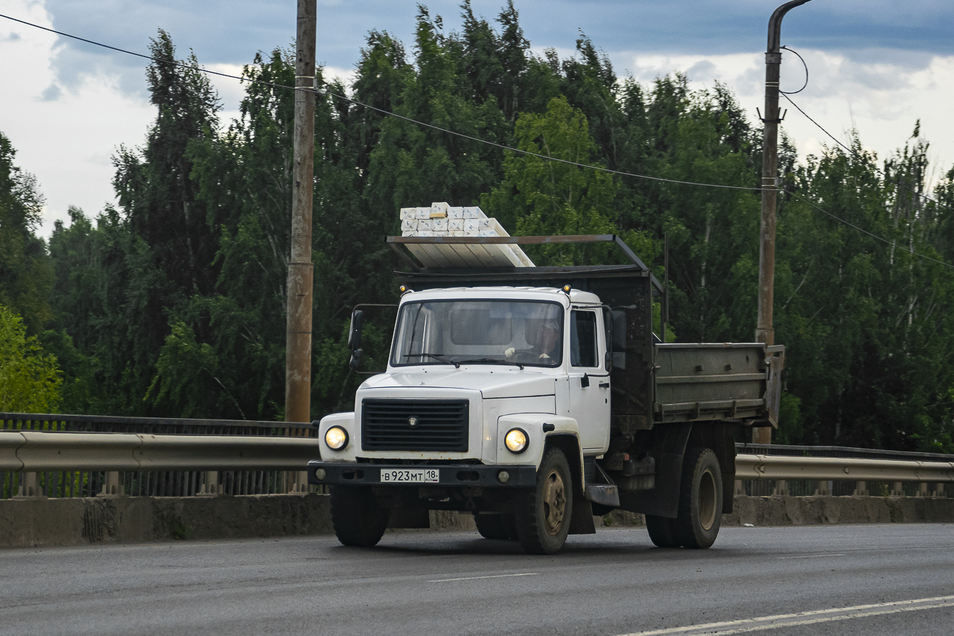 Удмуртия, № В 923 МТ 18 — ГАЗ-3309