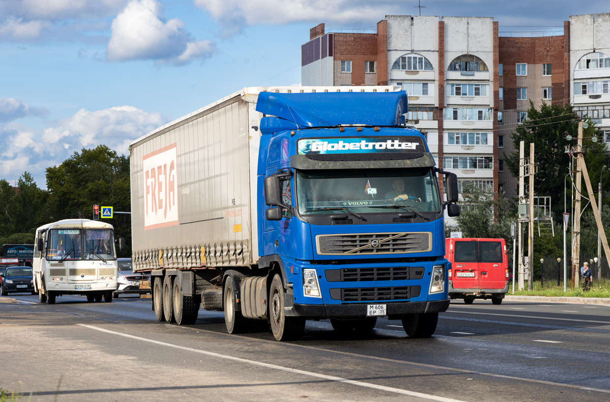 Вологодская область, № М 606 ЕР 35 — Volvo ('2002) FH12.420