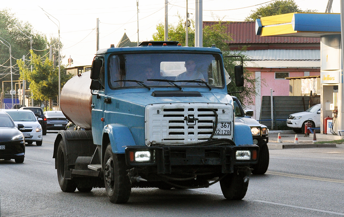 Алматы, № 367 IZB 02 — ЗИЛ-4331/4329/4332/4333/4335 (общ.мод.)