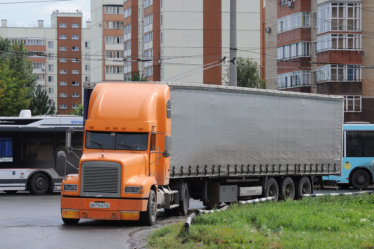 Кемеровская область, № В 671 КВ 142 — Freightliner FLD 120 SD