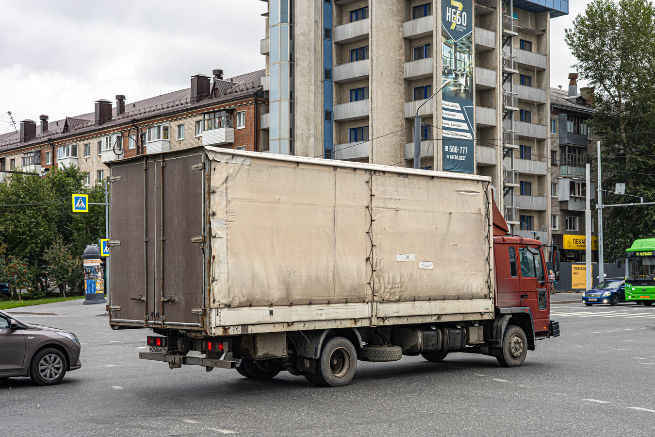 Свердловская область, № М 240 АМ 196 — Volvo  (общая модель)
