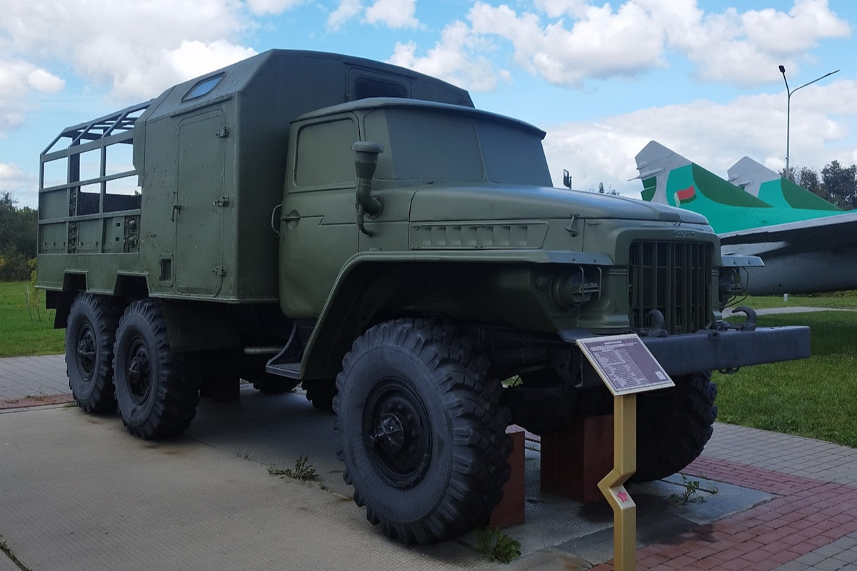 Витебская область, № (BY-2) Б/Н 0087 — Урал-375Е; Техника на постаментах, памятники (Витебская область); Транспортные средства без номеров (Витебская область)