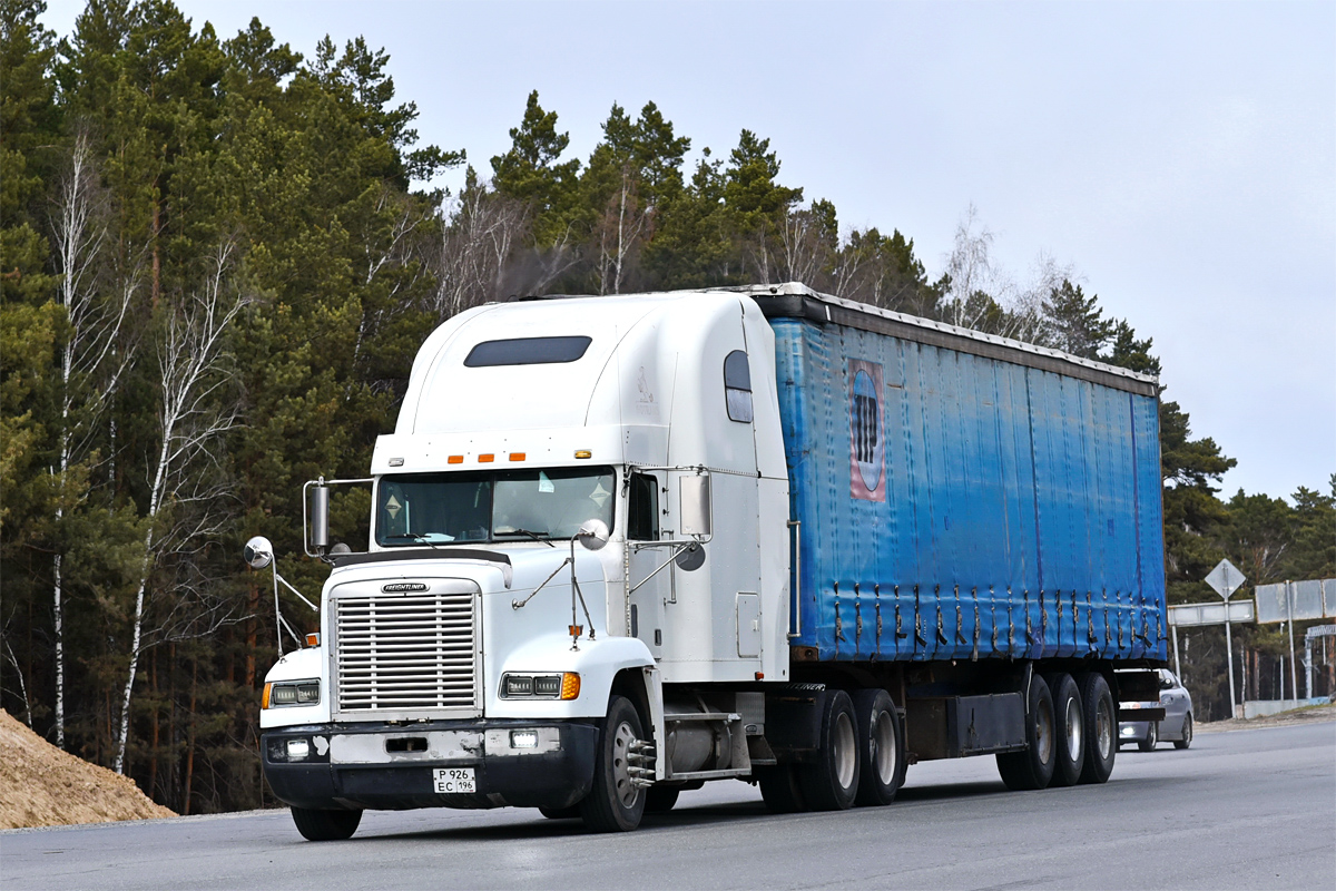 Свердловская область, № Р 926 ЕС 196 — Freightliner FLD 120