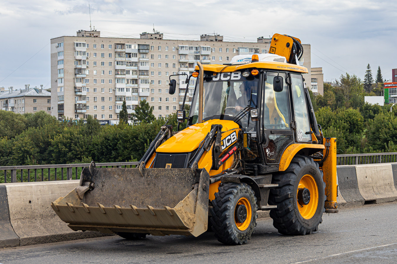 Свердловская область, № 2562 ЕЕ 66 — JCB 3CX