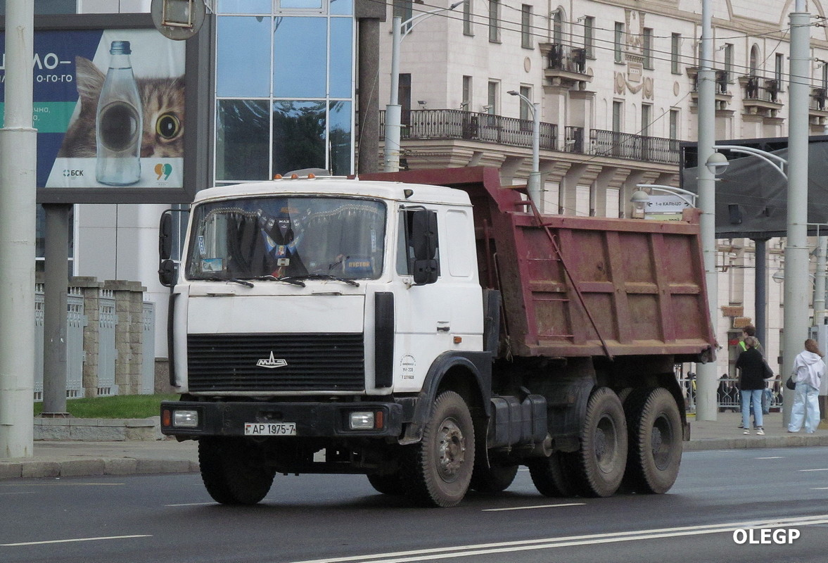 Минск, № АР 1975-7 — МАЗ-5516 (общая модель)