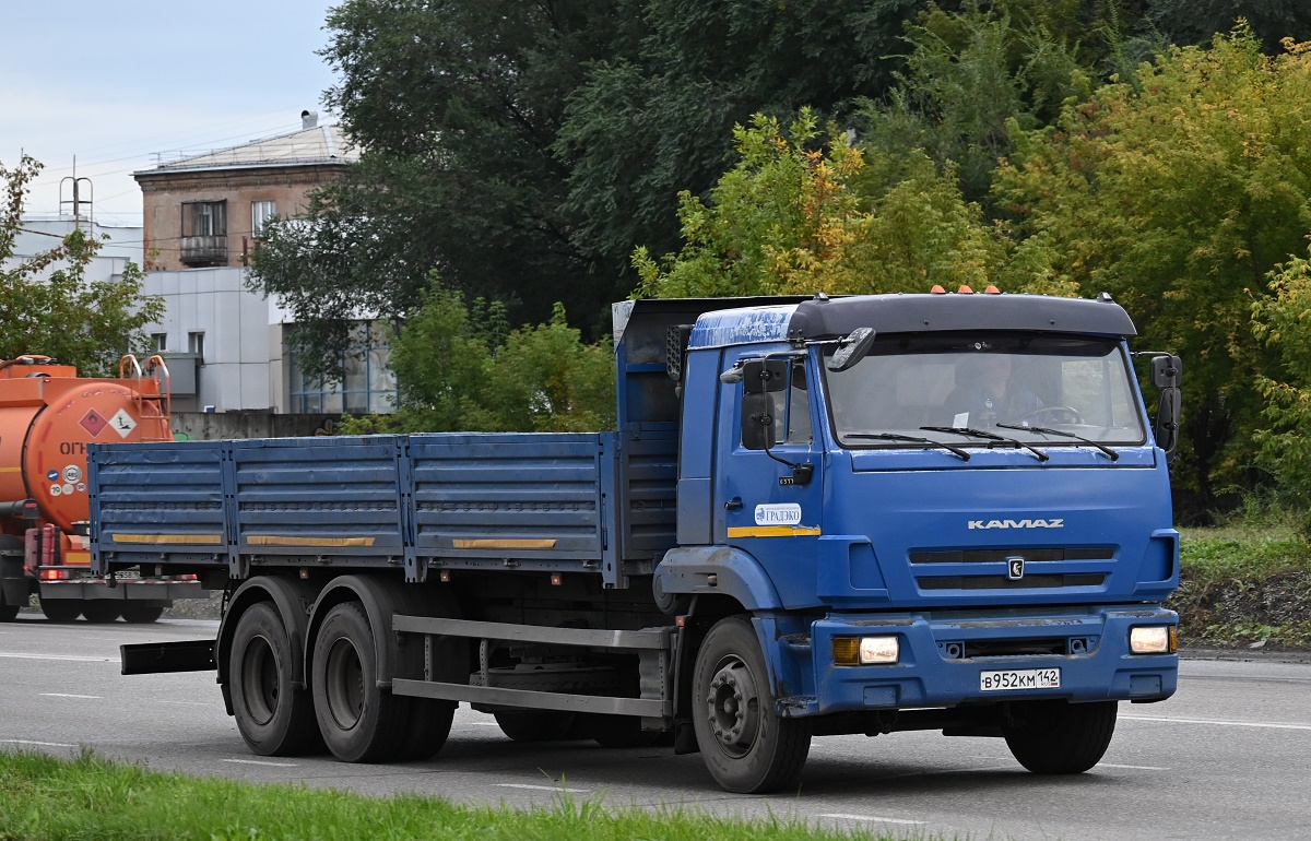 Кемеровская область, № В 952 КМ 142 — КамАЗ-65117-L4(19)