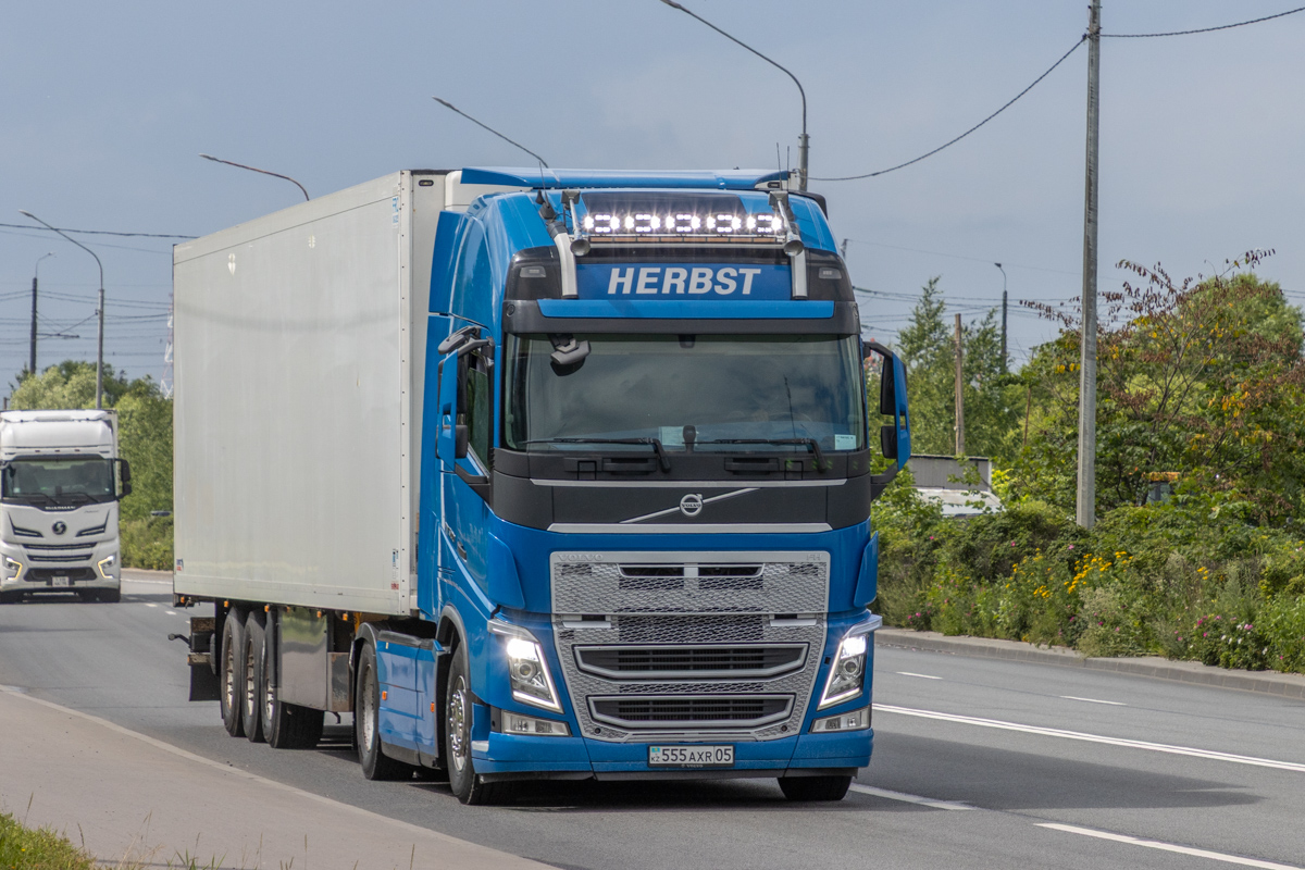 Алматинская область, № 555 AXR 05 — Volvo ('2012) FH.500