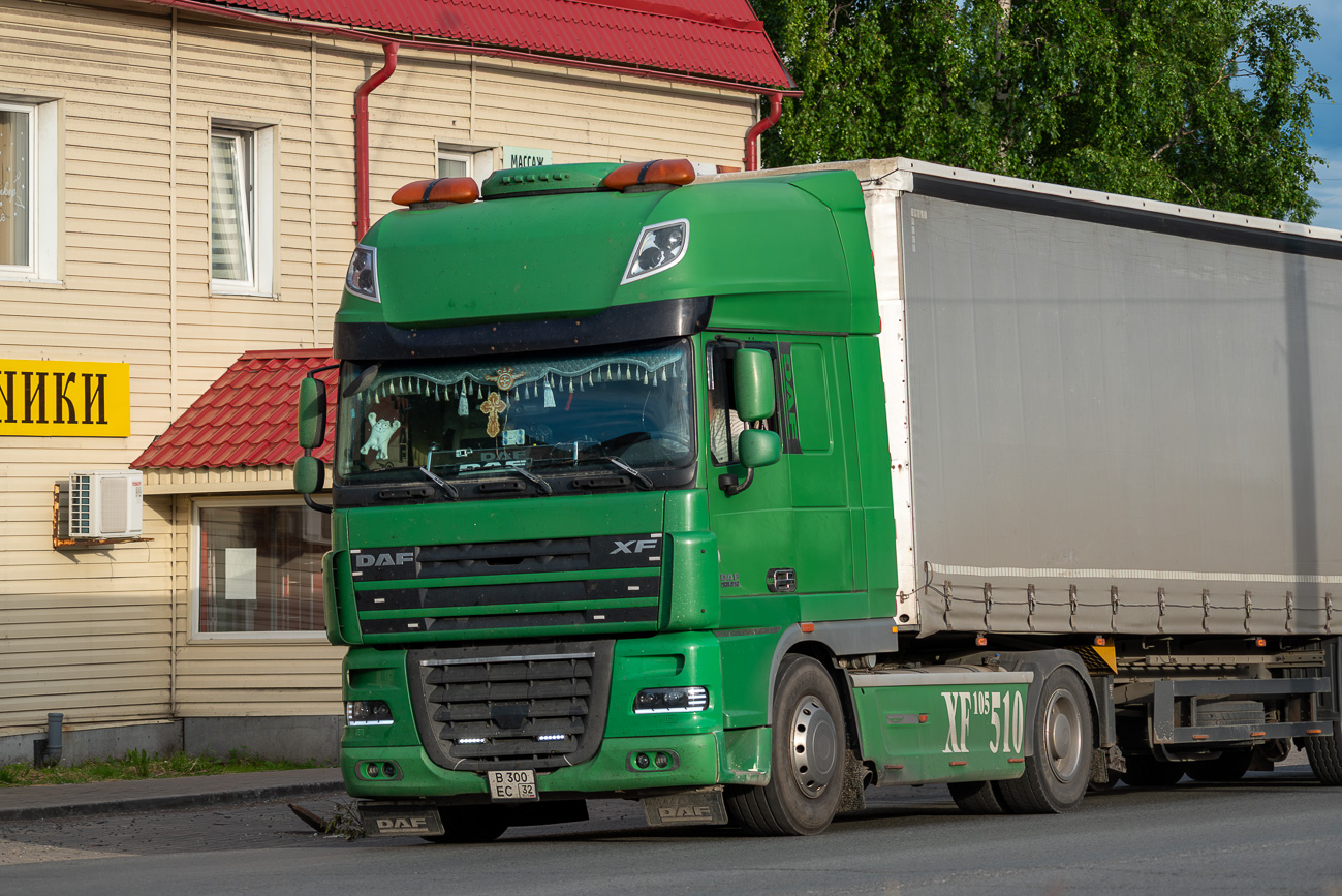 Брянская область, № В 300 ЕС 32 — DAF XF105 FT