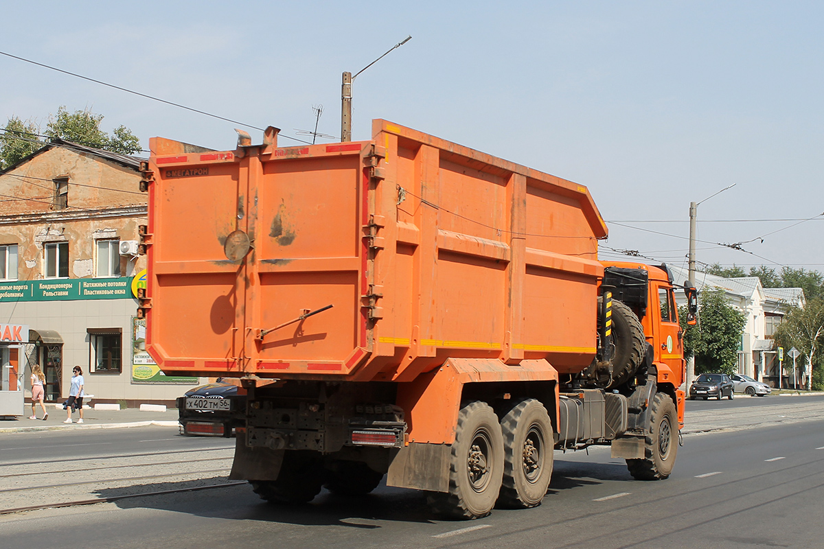 Оренбургская область, № Х 402 ТМ 56 — КамАЗ-43118 (общая модель)