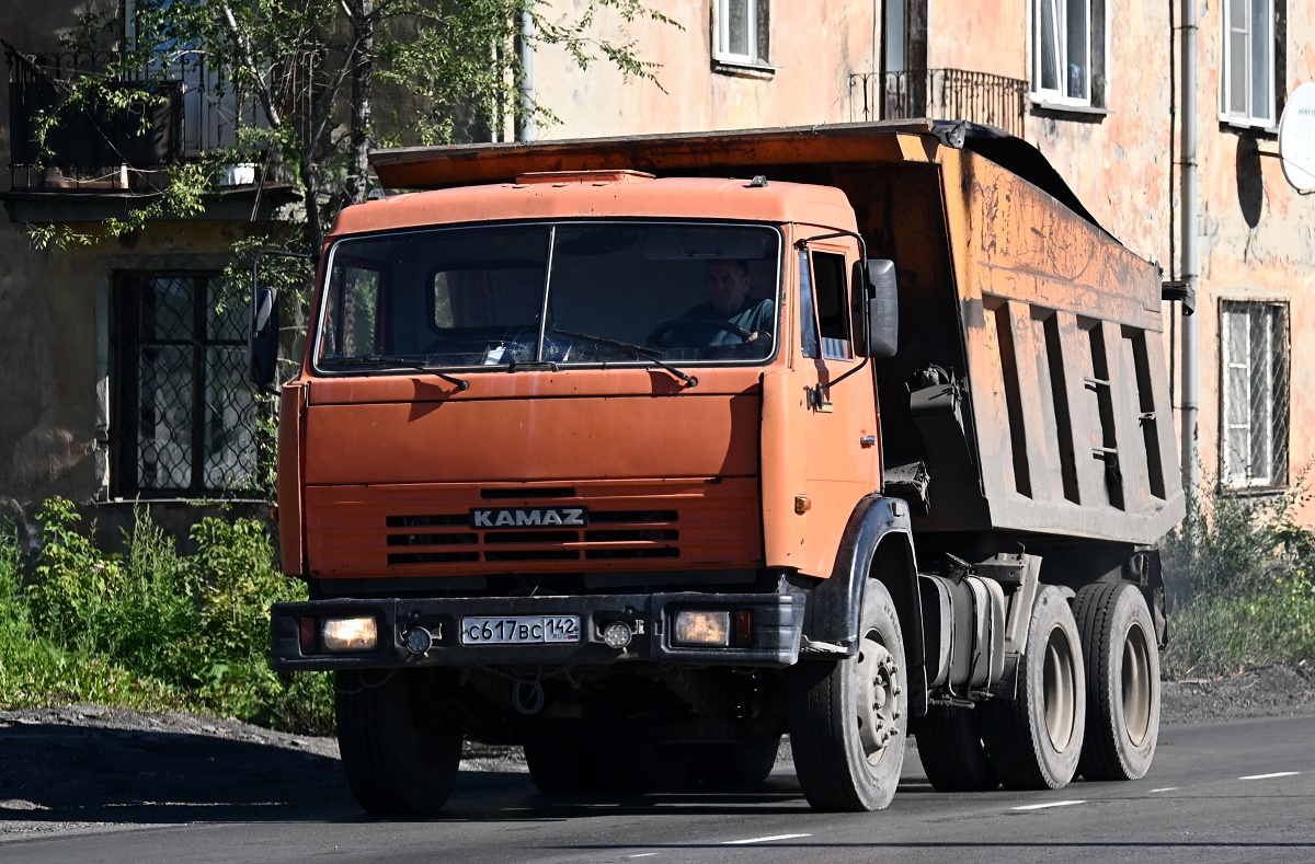 Кемеровская область, № С 617 ВС 142 — КамАЗ-65115 (общая модель)