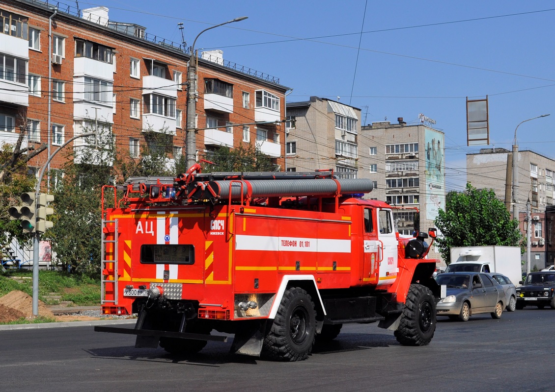 Удмуртия, № Х 300 ВР 18 — Урал-43206-71