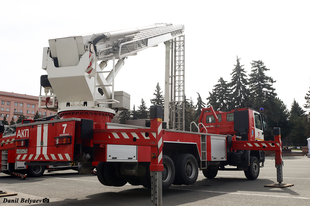 Челябинская область, № Е 003 ХК 74 — Mercedes-Benz Actros ('2003) 3332