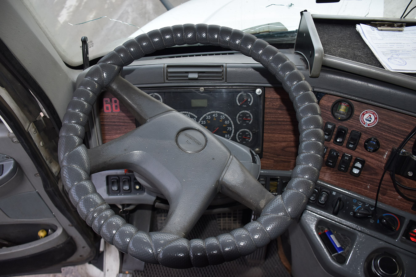 Тамбовская область, № М 204 ХМ 68 — Freightliner Columbia