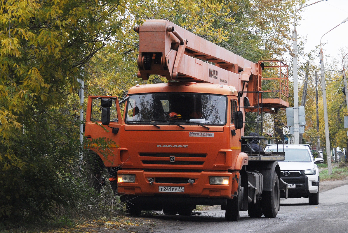 Омская область, № Т 241 ЕУ 55 — КамАЗ-43253-R4(28)
